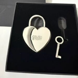 CHANEL Crush story lock and key set